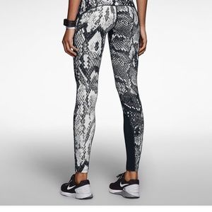 Nike Snakeskin crop leggings